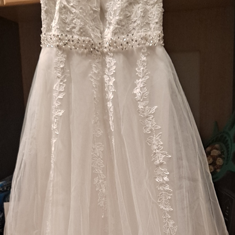 Wedding dress - Picture 4 of 8